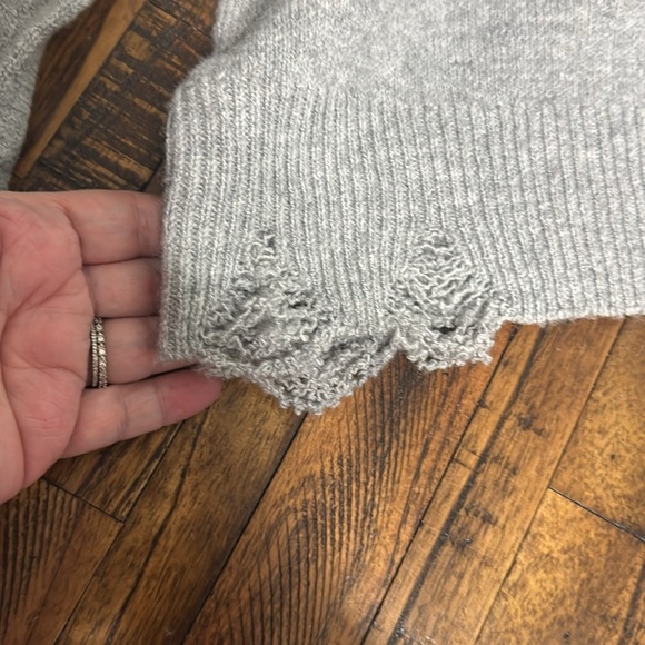Wildfox Gray Sweater NWT embroider Roasty & Toasty light intentional distress M - Picture 11 of 15